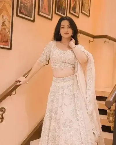 Escort Majuli